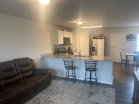 5th image of 1647 Golfview Dr
