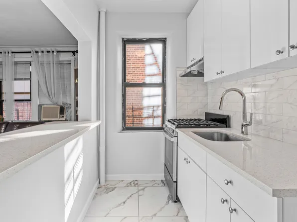 30-83 Crescent Street image 1 of 17