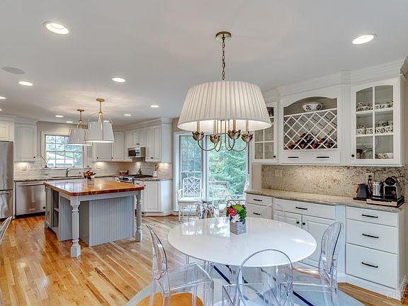 5th image of 3051 Saddleback Dr
