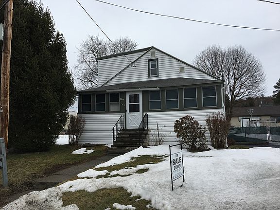 2nd image of 1186 River Rd