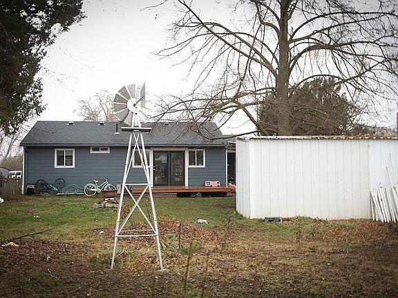 3rd image of 1241 Francis Ave