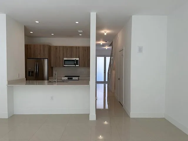 815 NE 17th Ave #2 — Photo 3