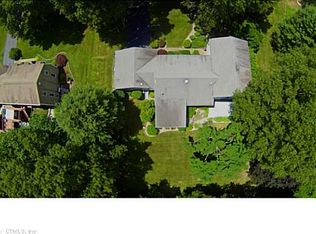 51 Beacon Hill Dr, Waterford, CT 06385