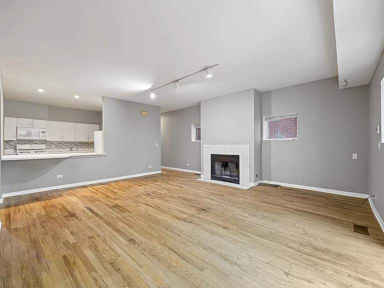 730 W Schubert Ave #G — Photo 2