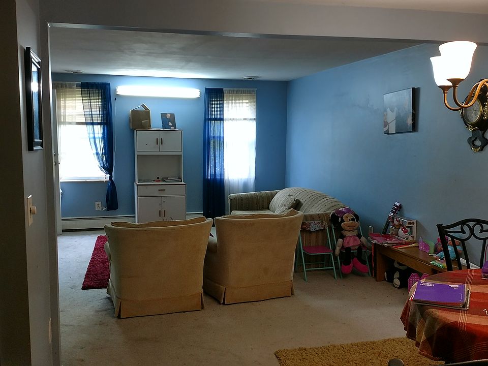 1st image of 20 Thomas Jefferson Ln