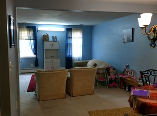 20 Thomas Jefferson Ln, Amherst, NY 14226