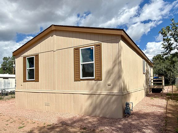 3rd image of 304 E Wade Ln
