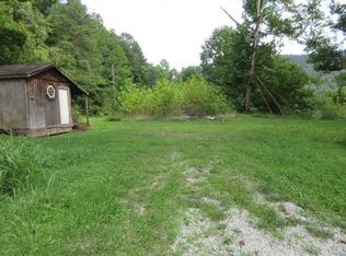 96 Justice Muncy Cemetery Ln, Inez, KY 41224