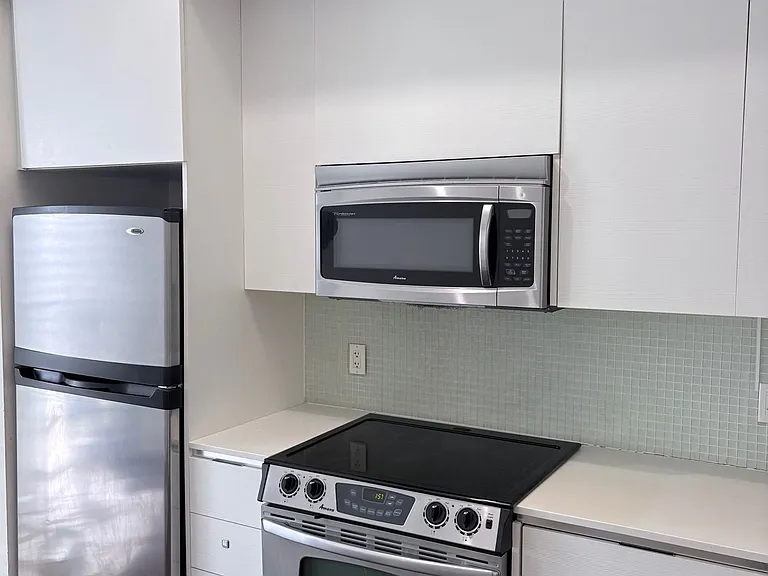 33 Charles St E #4406 — Photo 7