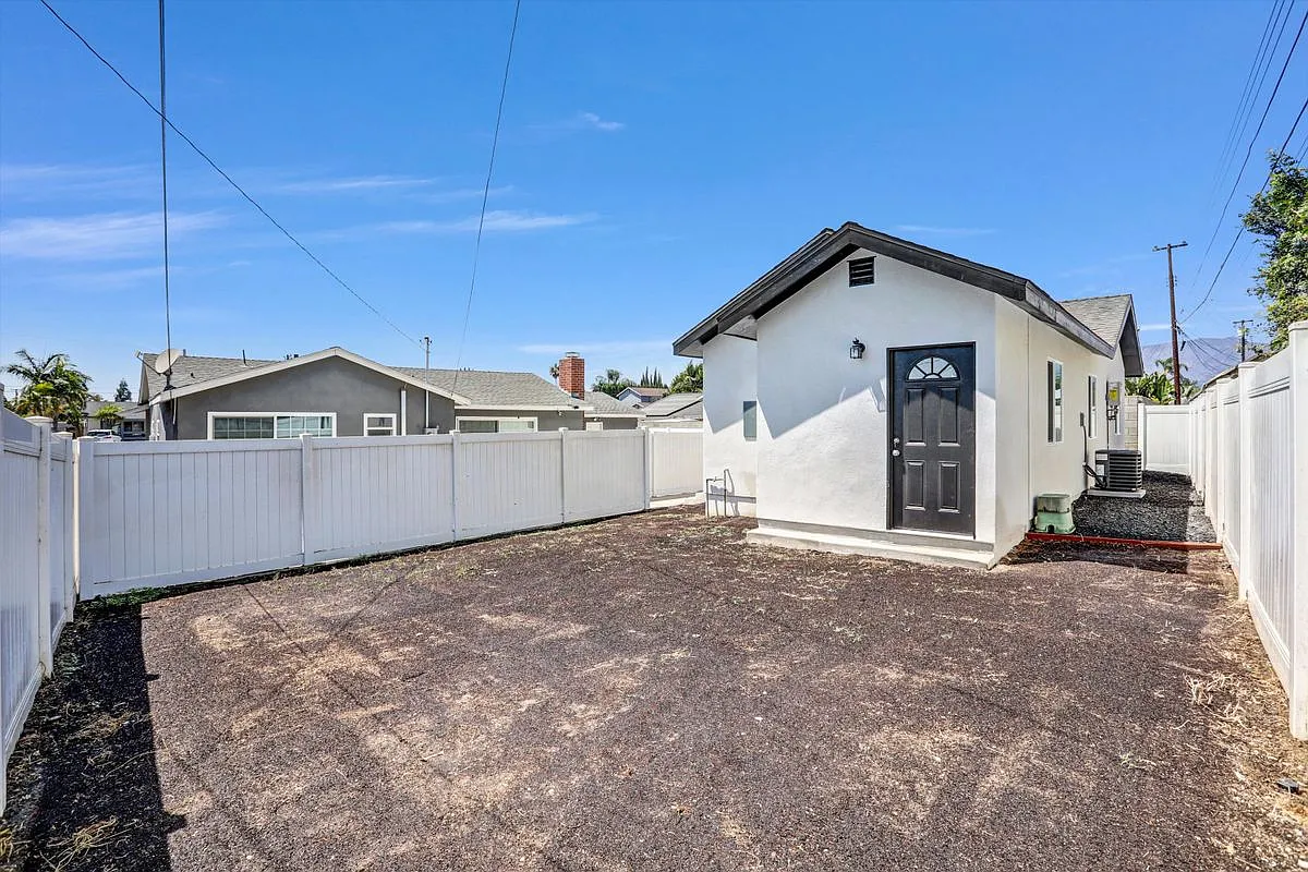 2 bed, 1.0 bath, 750 sqft, $3,000 — Photo 4