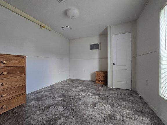 5th image of 2536 Virginia Ave