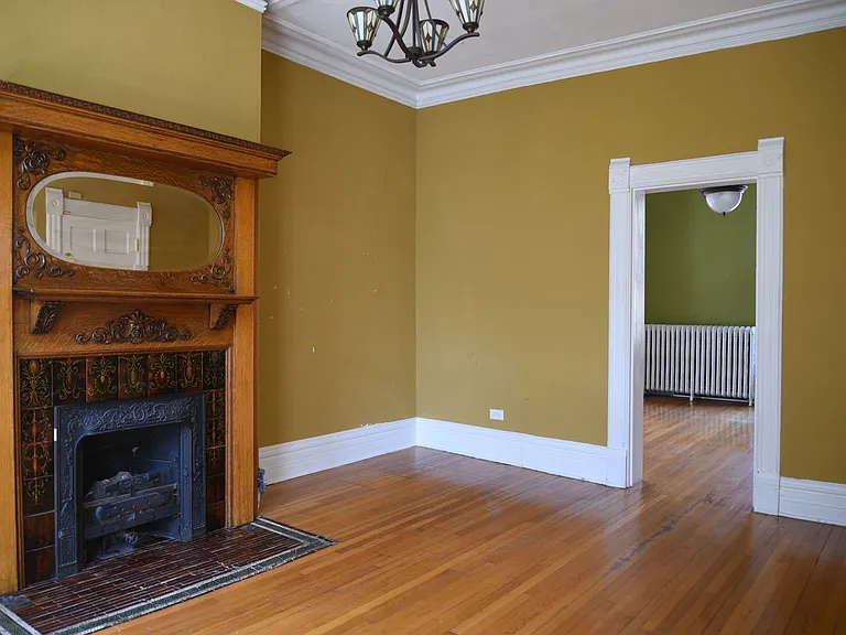 733 W Aldine Ave — Photo 2
