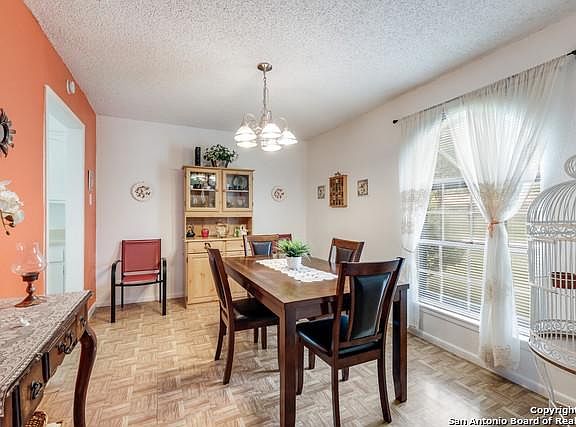 4th image of 315 Royal Dr