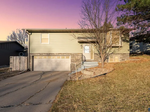 2708 E Bragstad Dr, Sioux Falls, SD 57103