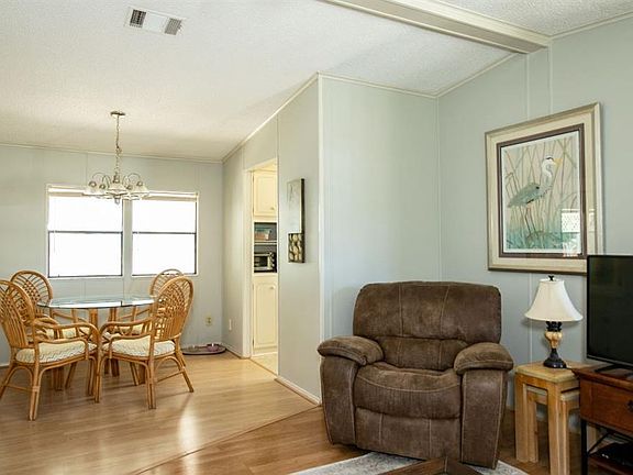 5th image of 351 Dolphin Cir