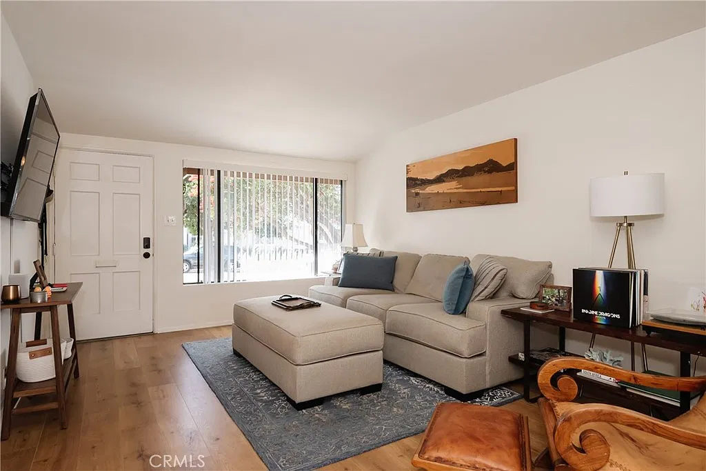 2 bed, 1008 sqft, $4,995 — Photo 4