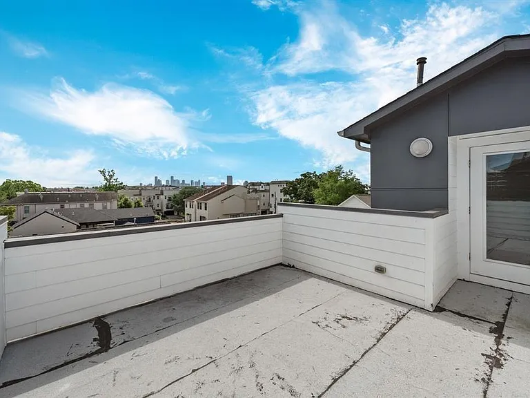 6127 Clyde St #B — Photo 30