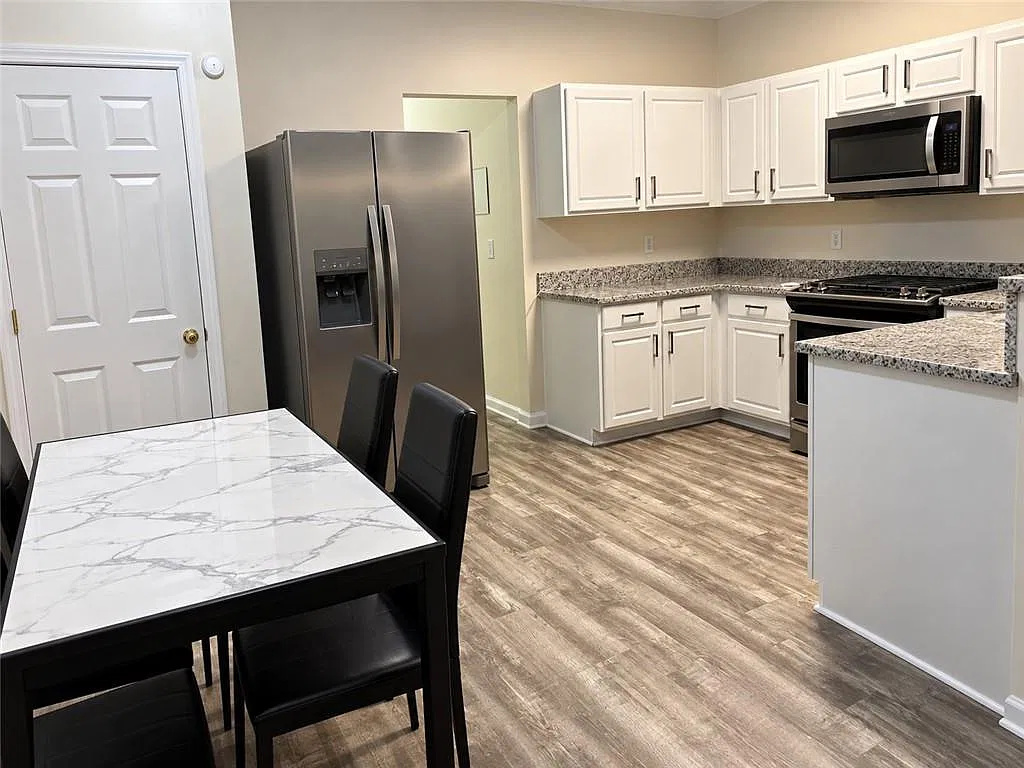 2 bed, 2.0 bath, 1018 sqft, $2,100 — Photo 4