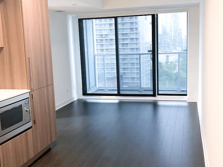 19 Bathurst St #1606 — Photo 7