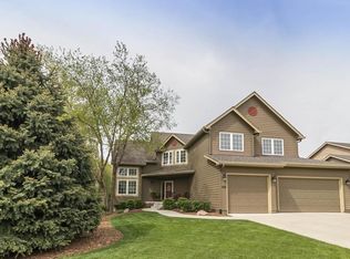 4729 Oakwood Ln, West Des Moines, IA 50265