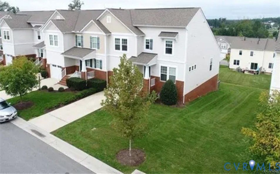 1st image of 652 Abbey Village Cir