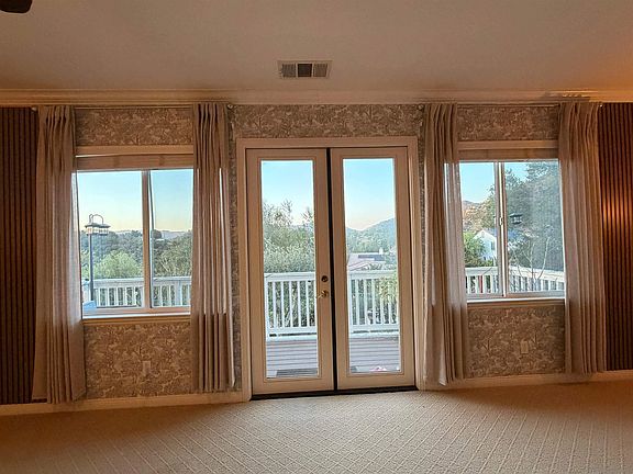 3rd image of 624 Ridgemont Cir