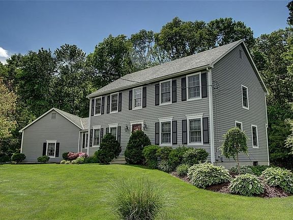 3rd image of 14 Mayflower Dr