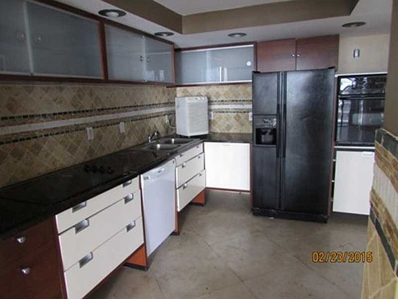 4th image of 600 NE 36th St Ph 19