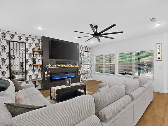 2nd image of 215 1/2 Aldridge St