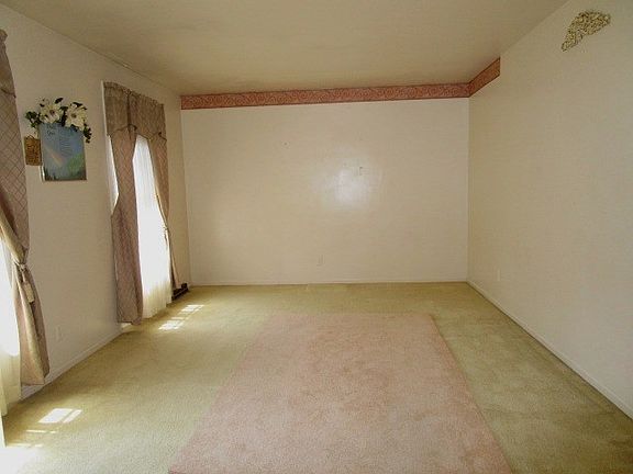 3rd image of 184 John Spencer Rd