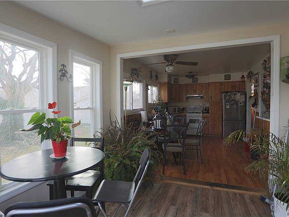 4th image of 48 Magnolia St
