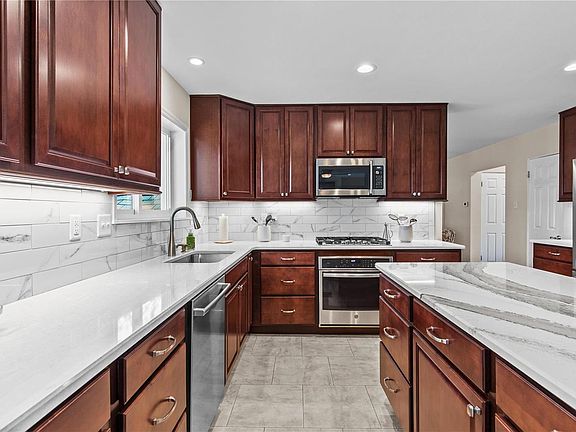 2nd image of 10515 Hanford Dr