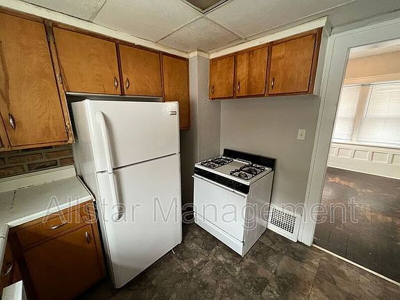 4th image of 284 Gordon Dr