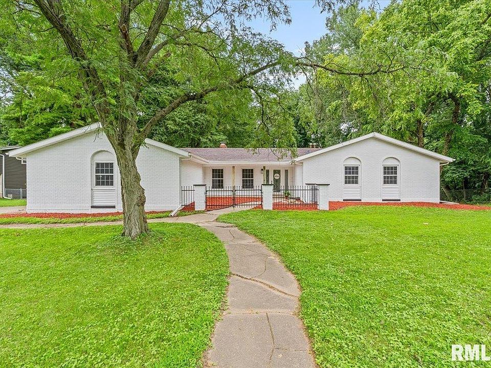 1st image of 15 Oakbrook Dr