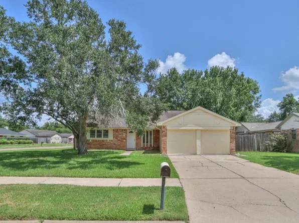 501 Point Clear Dr, Friendswood, TX 77546