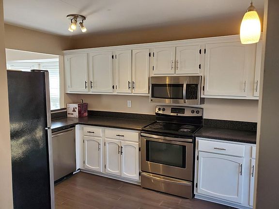 2nd image of 5040 Laurel Bridge Dr SE