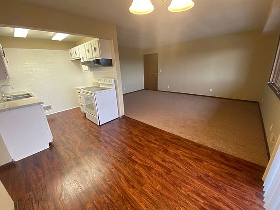 4th image of 491 Lovers Ln #20