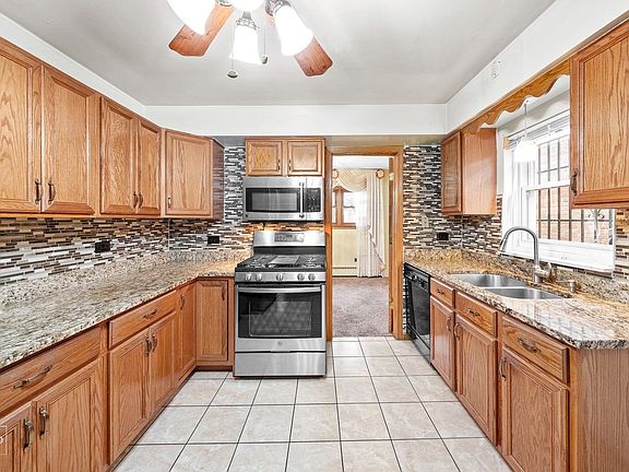 4th image of 6130 N Kedvale Ave