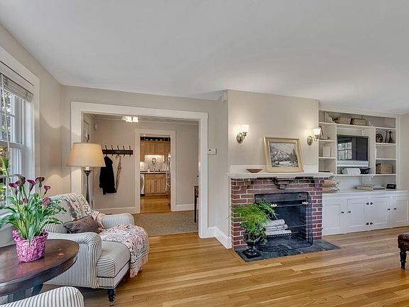 5th image of 437 Highland Ave
