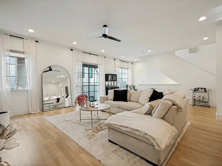 4220 Hawthorne Ave #103 — Photo 9