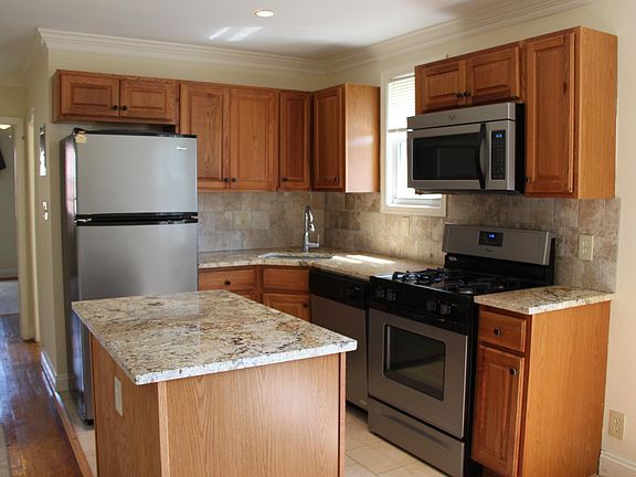3rd image of 727 N Oakland St APT 2