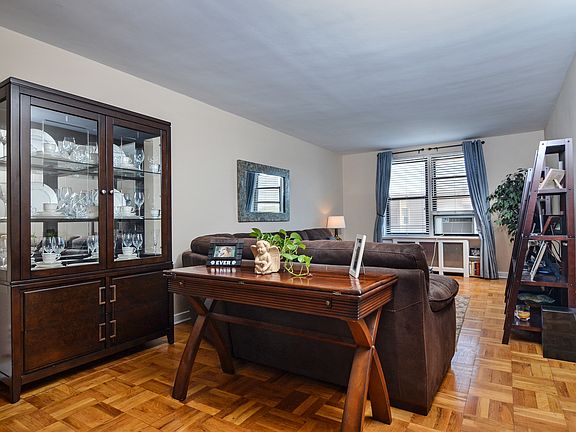 2nd image of 10 Franklin Ave APT 1B