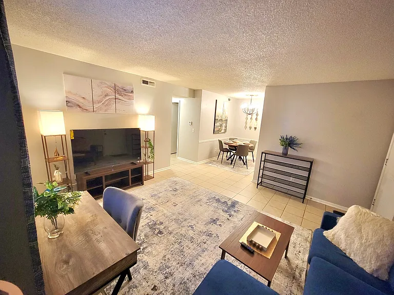 507 W Westview St #5 — Photo 19