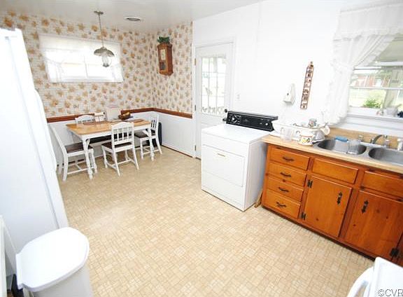 3rd image of 4902 Embassy Dr