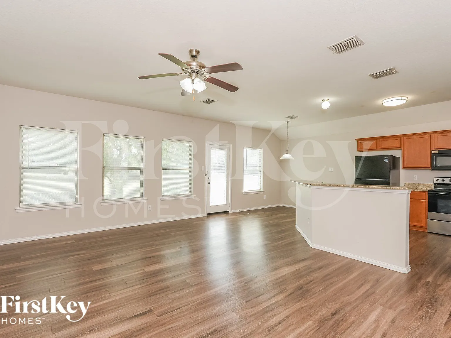 3 bed, 2.0 bath, 1689 sqft, $2,080 — Photo 4