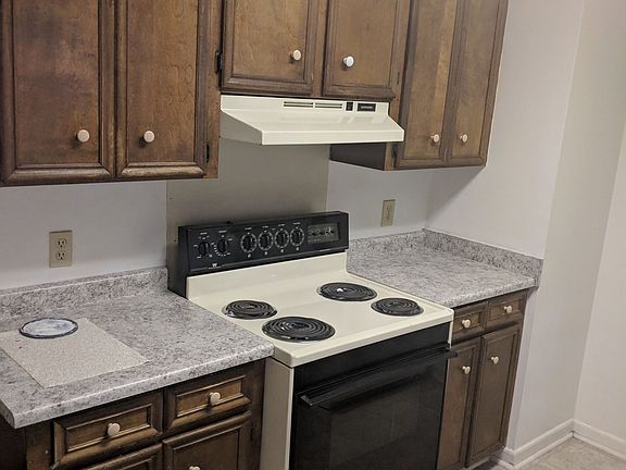 5th image of 107 Rainbow Cir APT 6