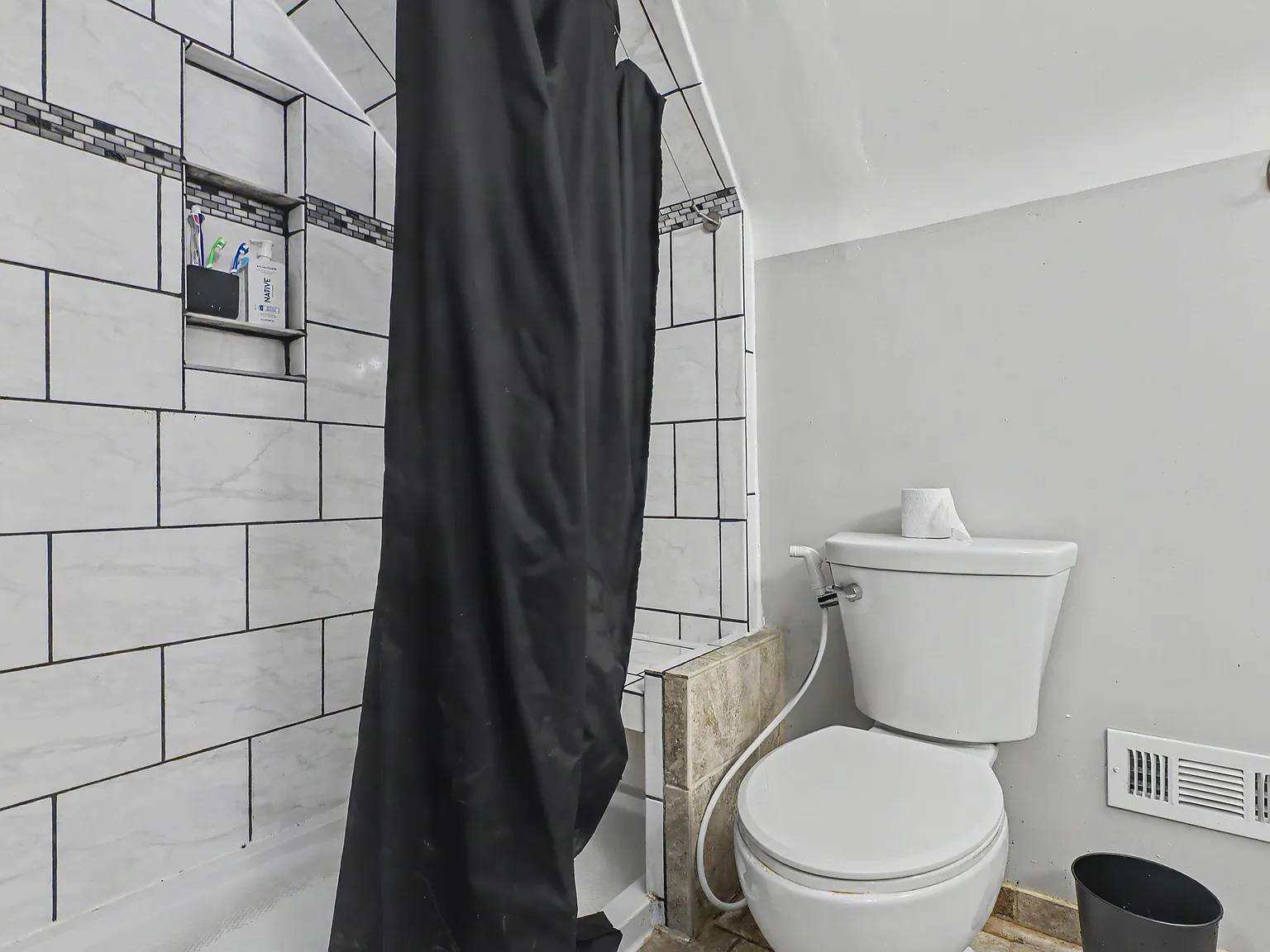 3 bed, 1242 sqft, $1,900 — Photo 2