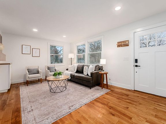 4th image of 353 Kenbrook Dr