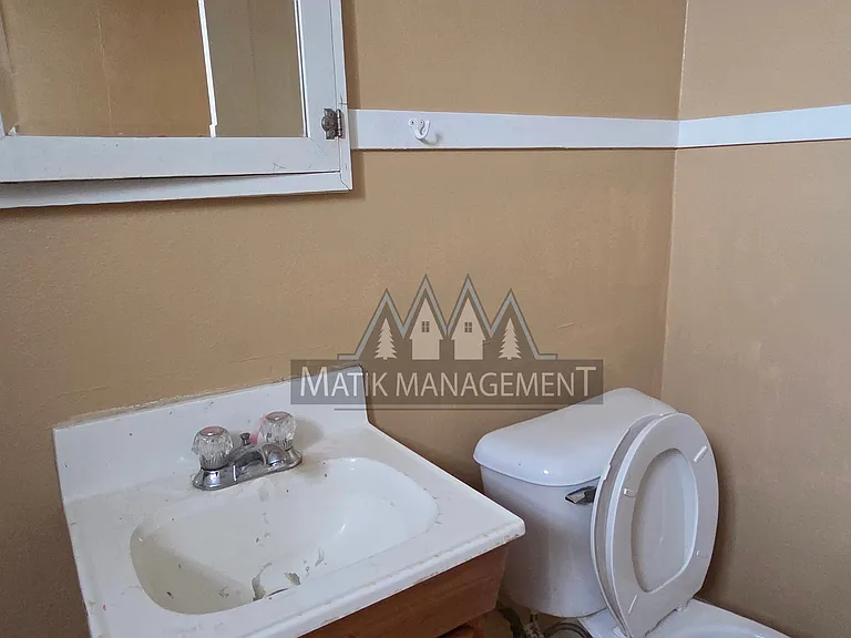 143 Main St W #1/2 — Photo 42