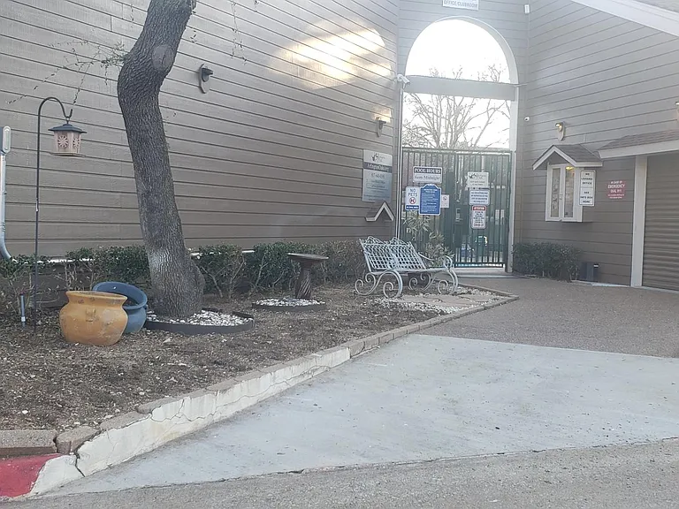 2300 Balsam Dr #G306 — Photo 25